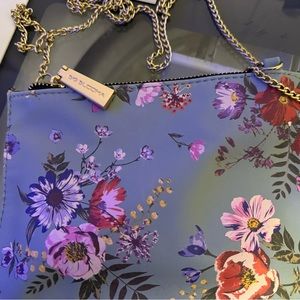 Big Buddah crossbody bag with gold chain